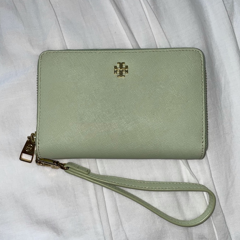 Tory Burch Robinson Zip-Around Leather Wristlet